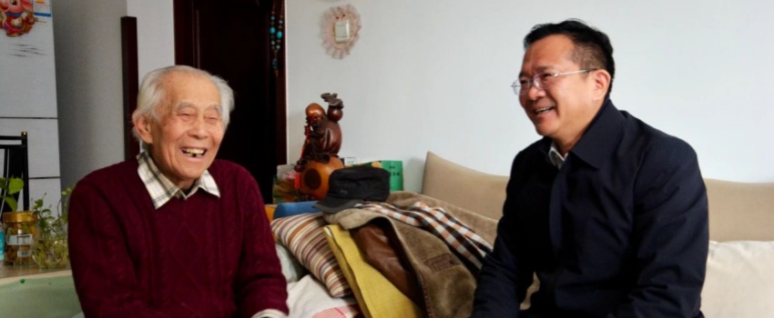 中國樂(lè )凱黨委領(lǐng)導看望慰問(wèn)樂(lè )凱老領(lǐng)導、老專(zhuān)家、老干部、老黨員及生活困難職工